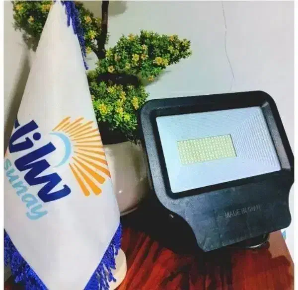 لامپ ، پروژکتور سنگین باکیفیت 100W با شدت نور زیاد|لامپ و چراغ|تبریز, |دیوار