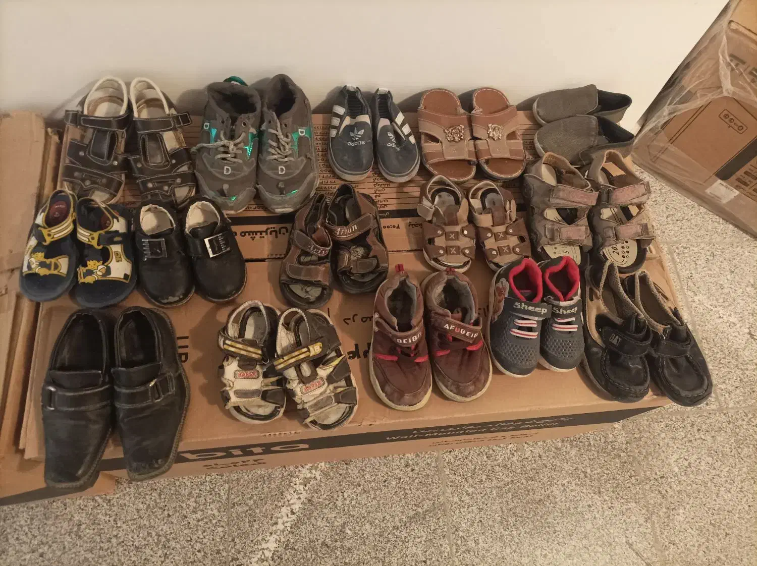 کفش و لباس رایگان|لباس|گلبهار, شهر جدید گلبهار|دیوار