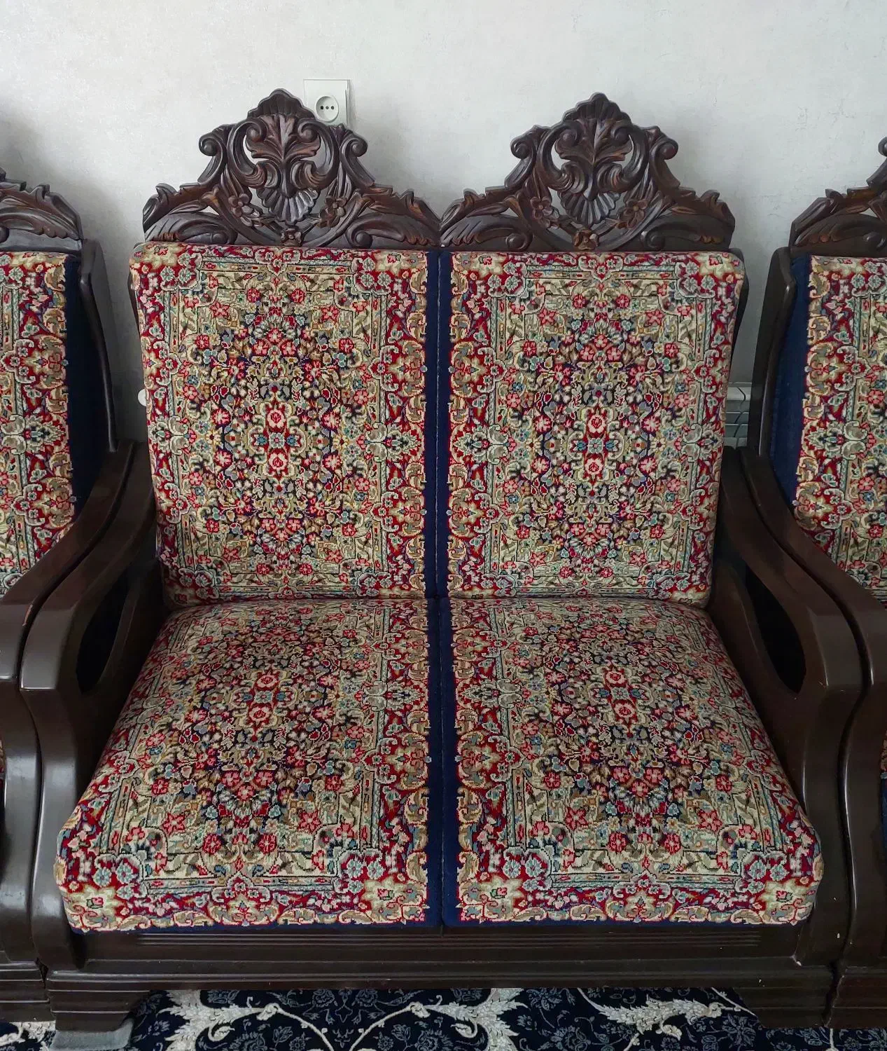 مبل قالی *در حد نو*|مبلمان خانگی و میز عسلی|بم, |دیوار