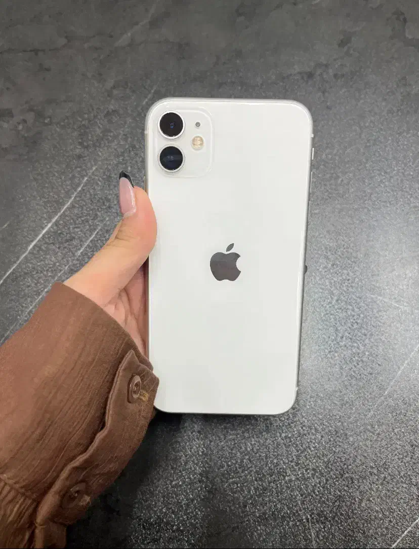 آیفون ۱۱نرمال ۱۲۸ گیگ دوسیم فابریک سفید خیلی نو|موبایل|ارومیه, |دیوار