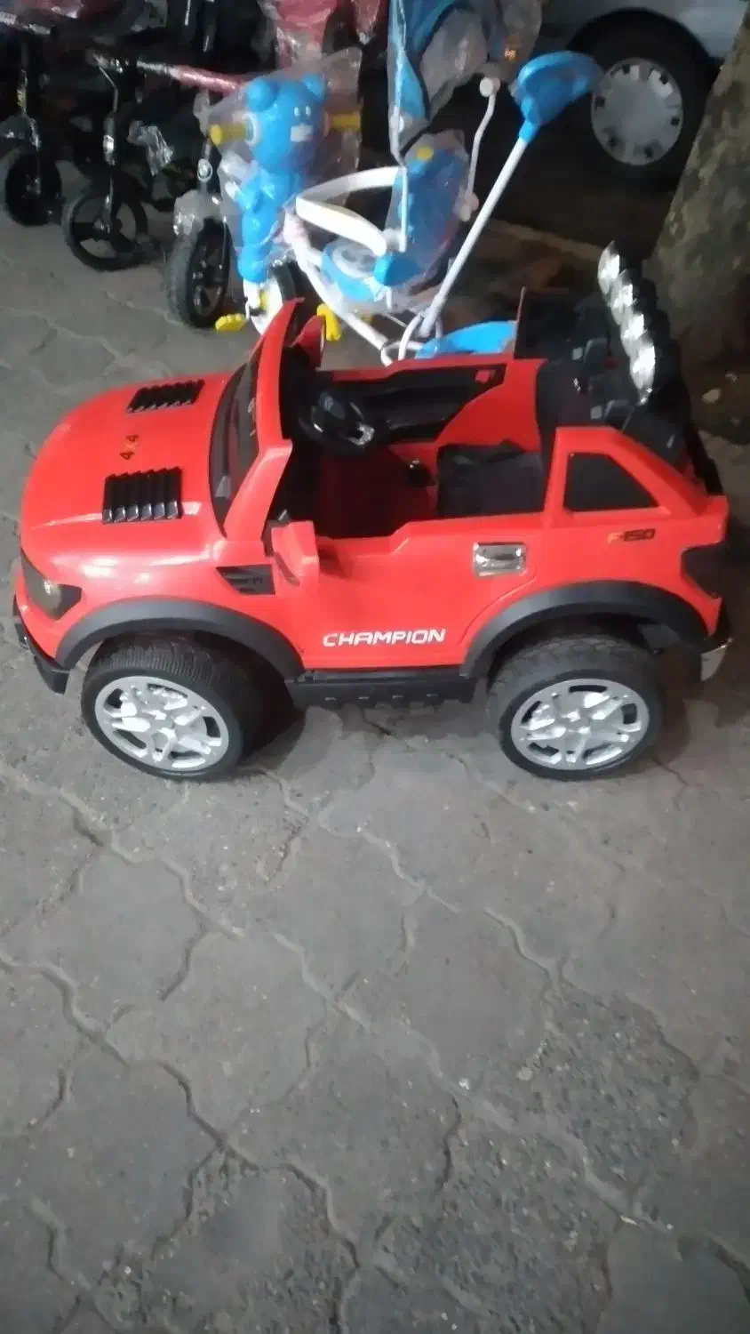 ماشین شارژی|اسباب‌بازی بچه|رشت, چمارسرا|دیوار