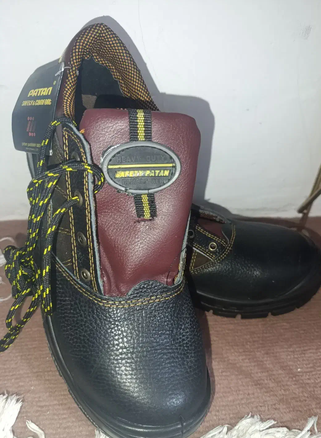 کفش کار|کیف، کفش، کمربند|بروجرد, |دیوار