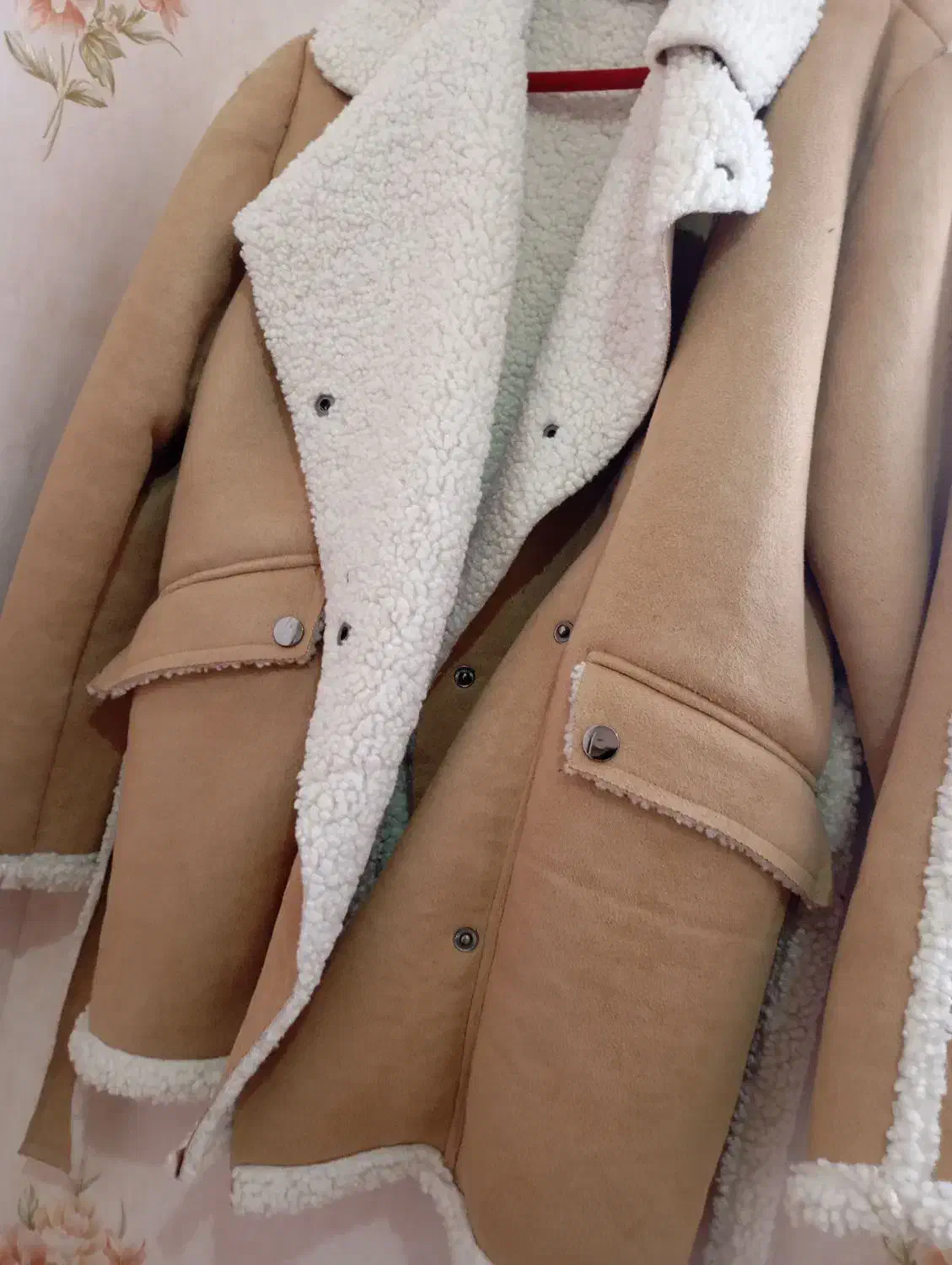 پالتو بوفالو|لباس|رشت, چمارسرا|دیوار