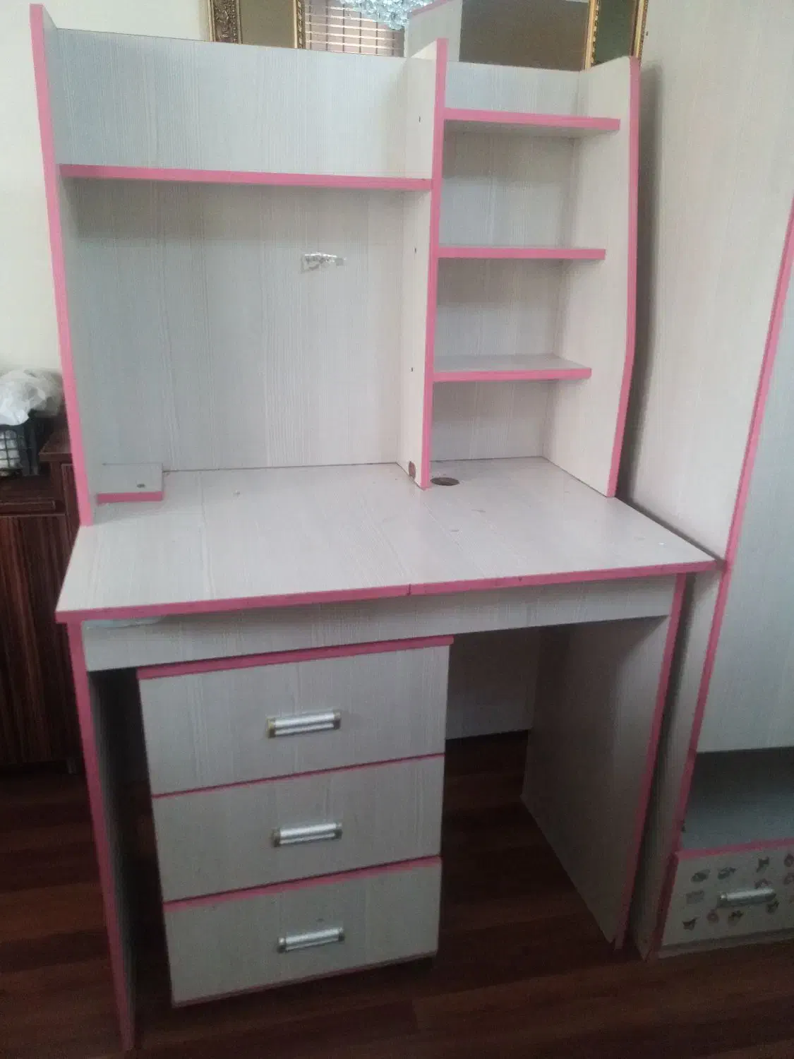 میز تحریر و کمد|میز تحریر و کامپیوتر|کرج, ساسانی (قلمستان)|دیوار