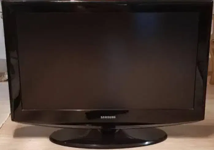تلویزیون سامسونگ ۳۲اینچ LCD سالم وتمیز|تلویزیون و پروژکتور|تبریز, |دیوار