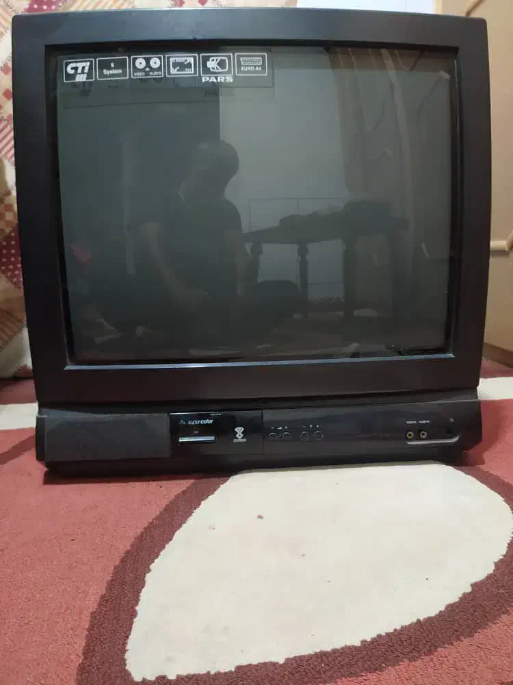 تلویزیون رنگی|تلویزیون و پروژکتور|پیر بکران, |دیوار