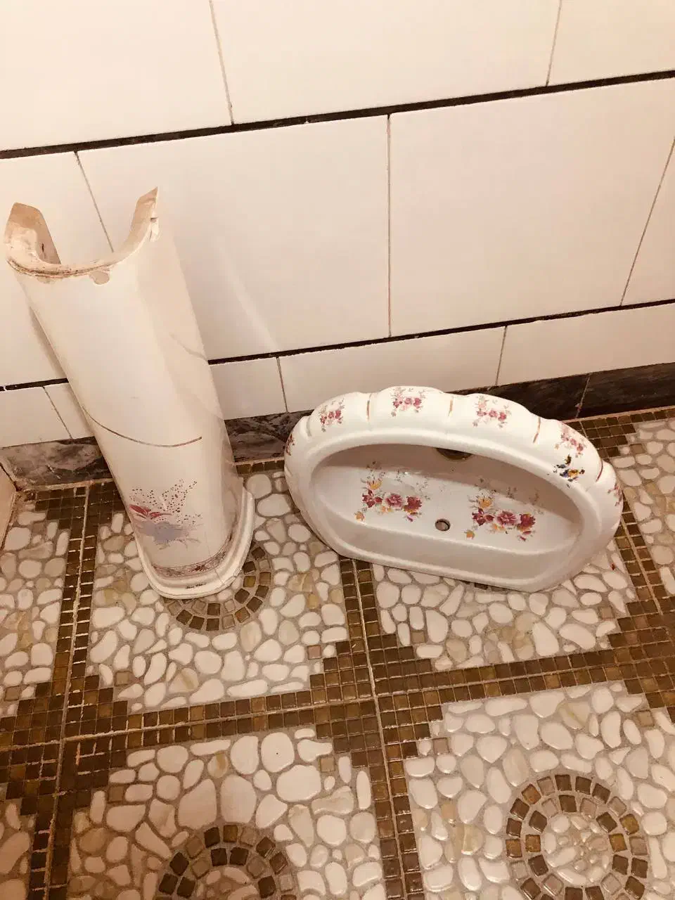 روشویی چینی|لوازم سرویس بهداشتی|ملایر, |دیوار