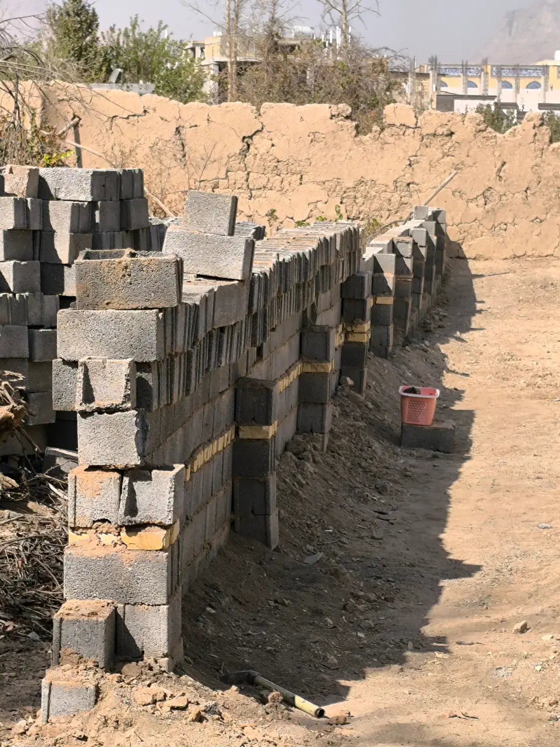 استخدام کارگر ساده اتباع وایرانی،جای خواب|استخدام معماری، عمران و ساختمانی|خمینیشهر, |دیوار