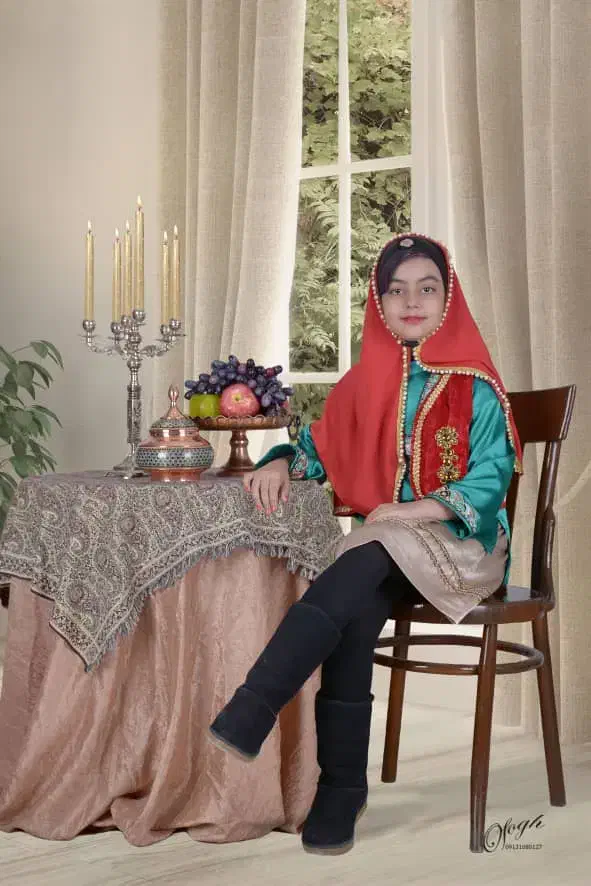 لباس محلی و قاجاری|لباس|اصفهان, باغ دریاچه|دیوار