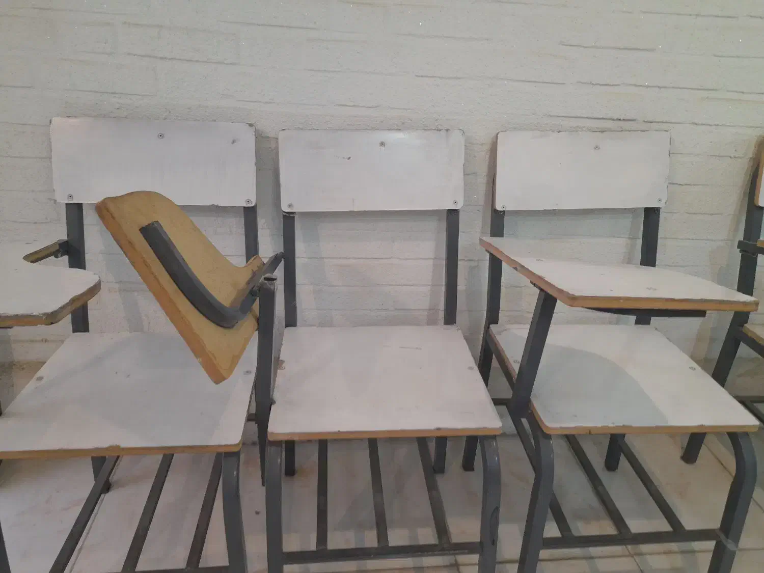 صندلی دانش آموزی|صندلی و نیمکت|سمنان, |دیوار