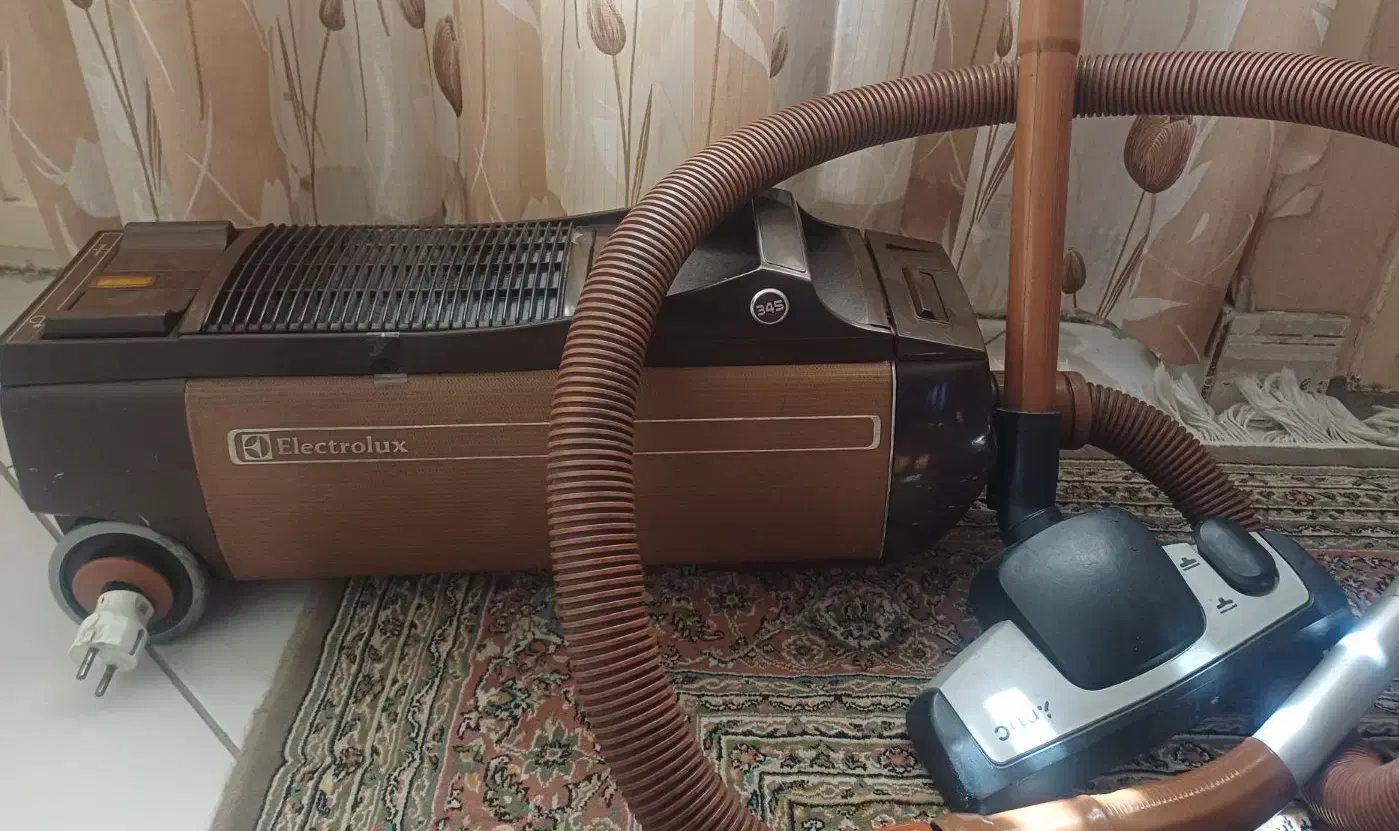 جاروبرقی الکترولوکس قدیمی جنس عالی|جاروبرقی، جارو شارژی، بخارشو|تهران, امیر بهادر|دیوار