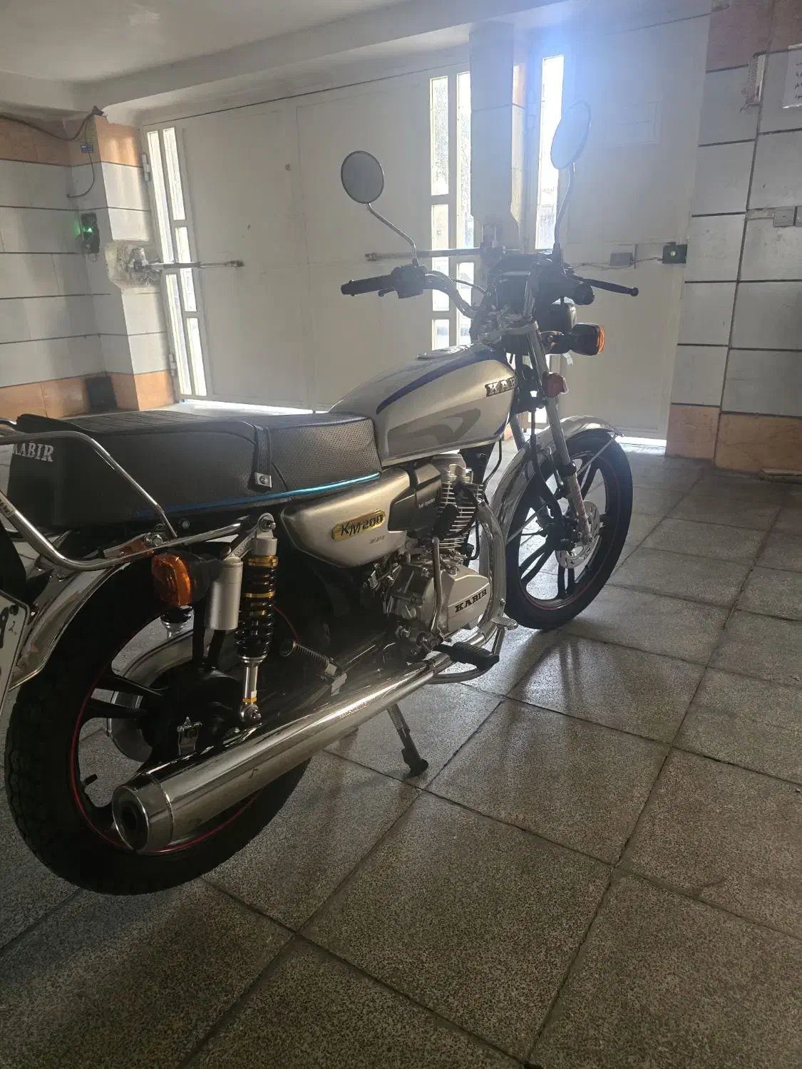 هندا کبیر ۲۰۰|موتورسیکلت|فردیس, منظریه|دیوار