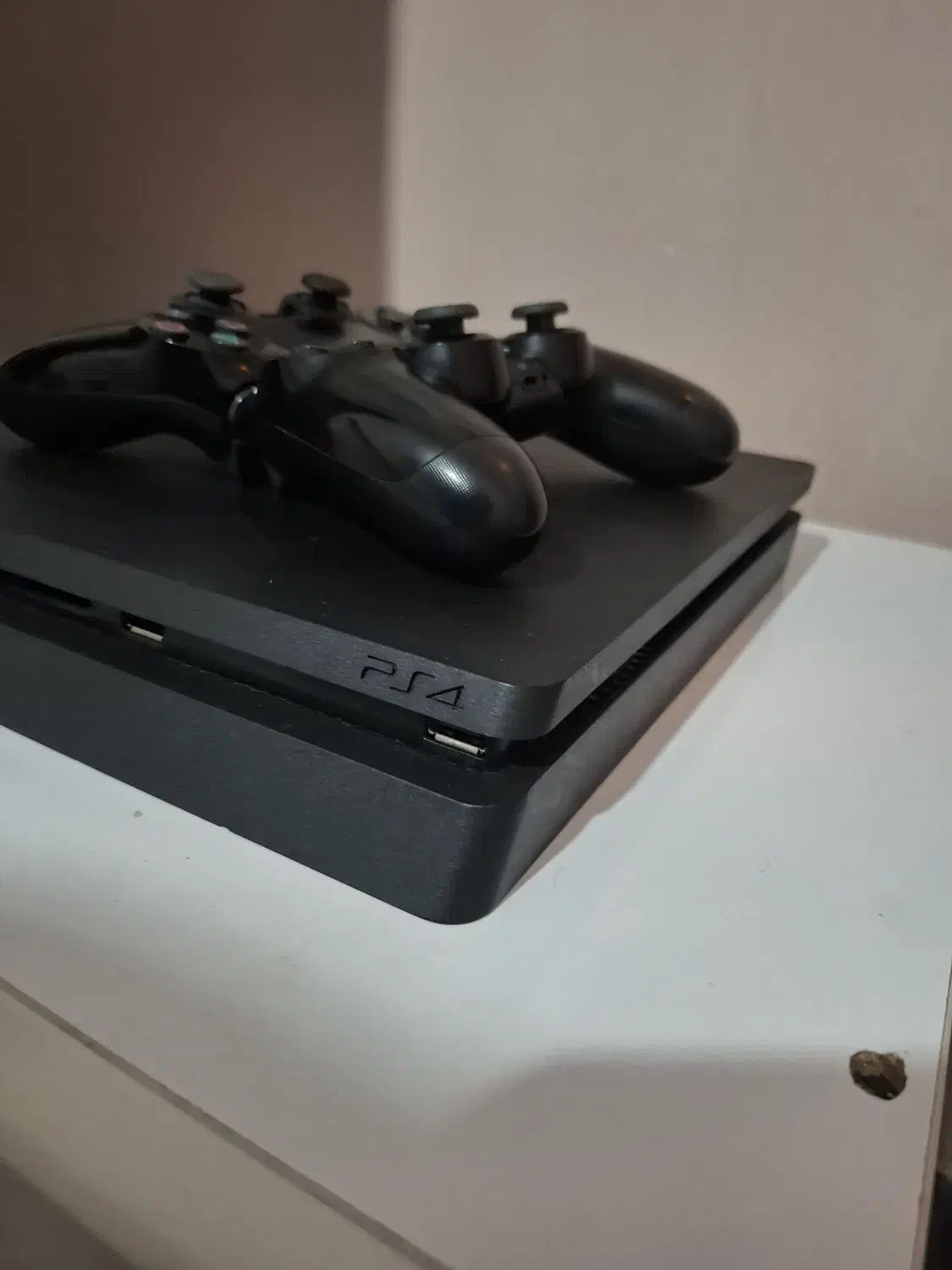 پی اس فور اسلیم ۵۰۰ گیگ کپی خور ورژن۹ دو دسته اصلی|کنسول، بازی ویدئویی و آنلاین|نهاوند, |دیوار