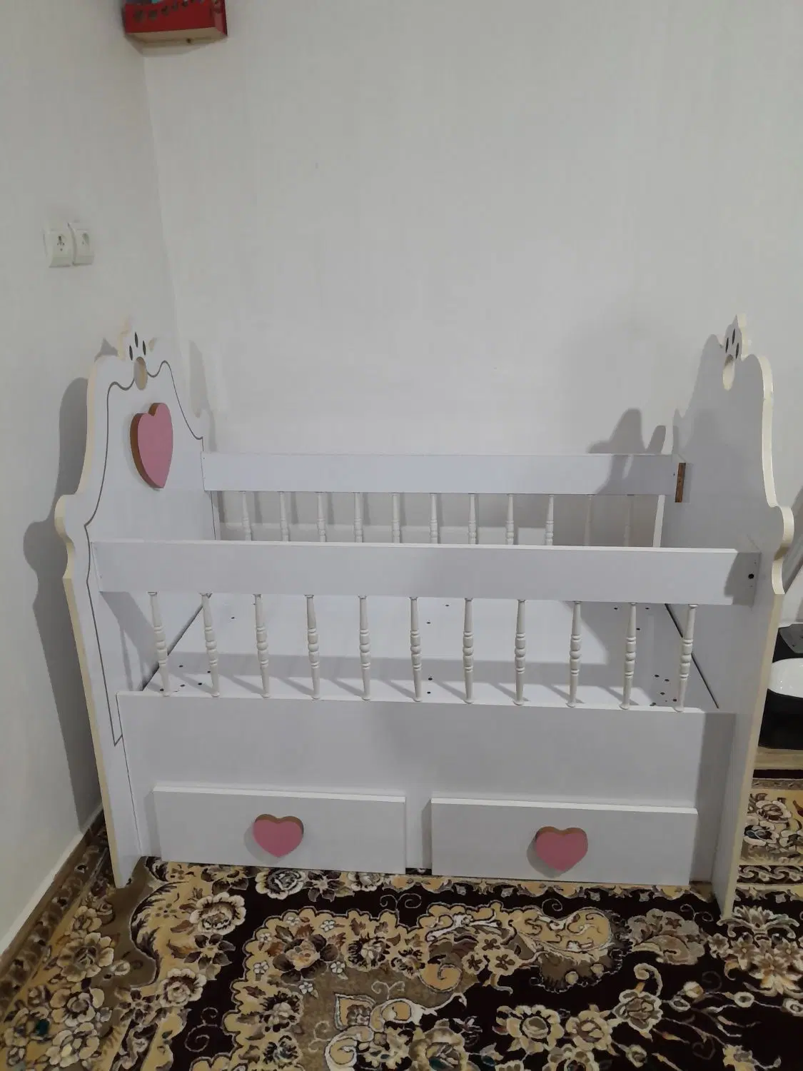 تخت کودک|تخت و صندلی بچه|بیستون, |دیوار