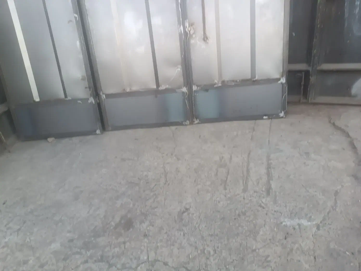 درب آهنی سه لنگه|مصالح و تجهیزات ساختمان|باغ بهادران, |دیوار