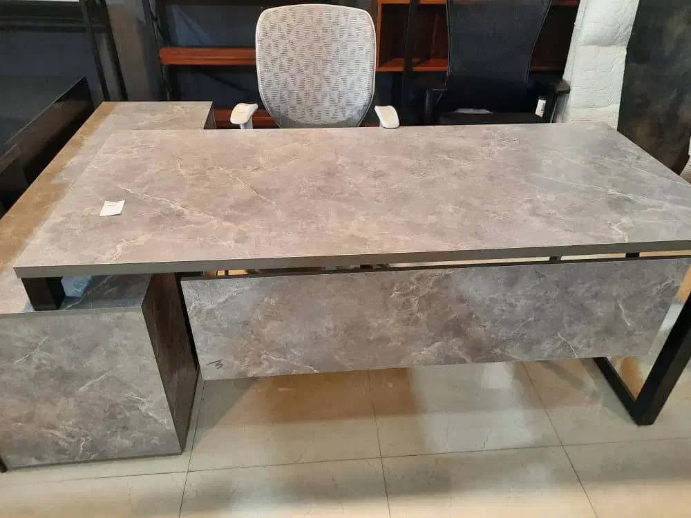 قصر چوب میز مدیریت پایه فلزی ال دار|دفتر کار|قم, کلهری|دیوار