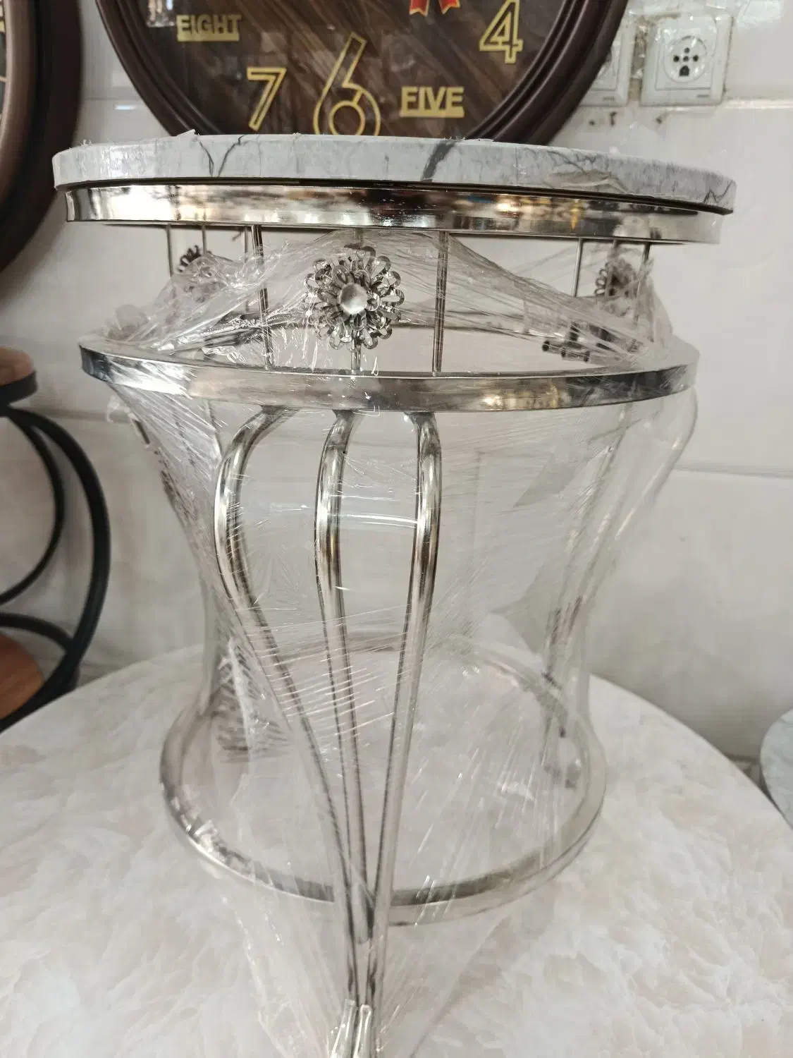 جلومبلی و عسلی فلزی کف قیمت بازار|مبلمان خانگی و میز عسلی|قم, باغ شریفی|دیوار