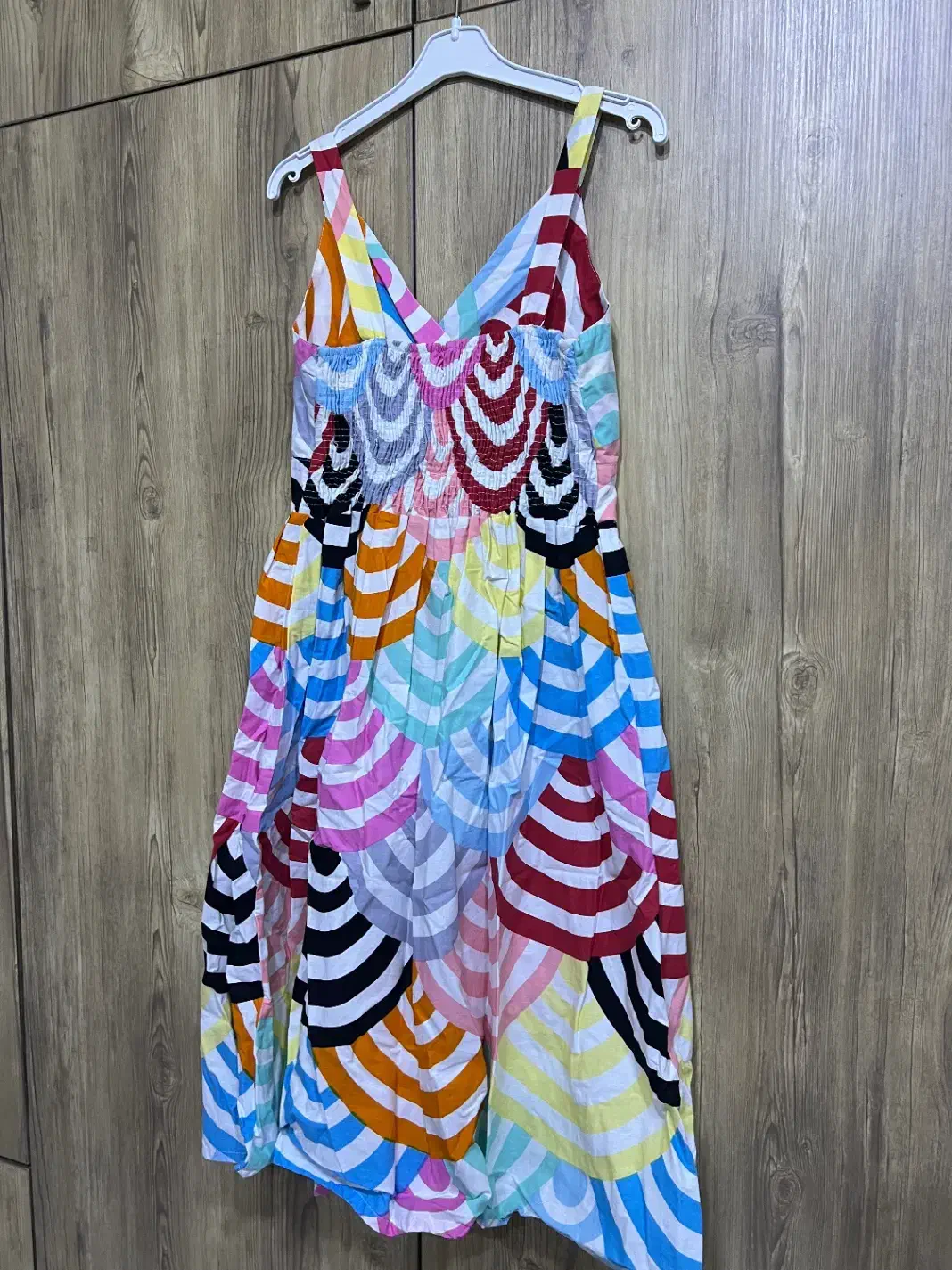 پیراهن نو|لباس|لاهیجان, شیشه گران|دیوار