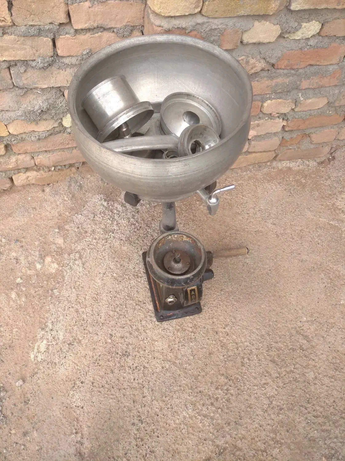 چرخ شیر|چرخ خیاطی و ریسندگی|سبزوار, قصبه اب یمین|دیوار