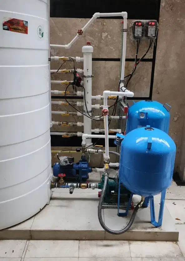 نصب پمپ و منبع و شیرآلات ... با قیمت مناسب|خدمات پیشه و مهارت|لاهیجان, شیشه گران|دیوار