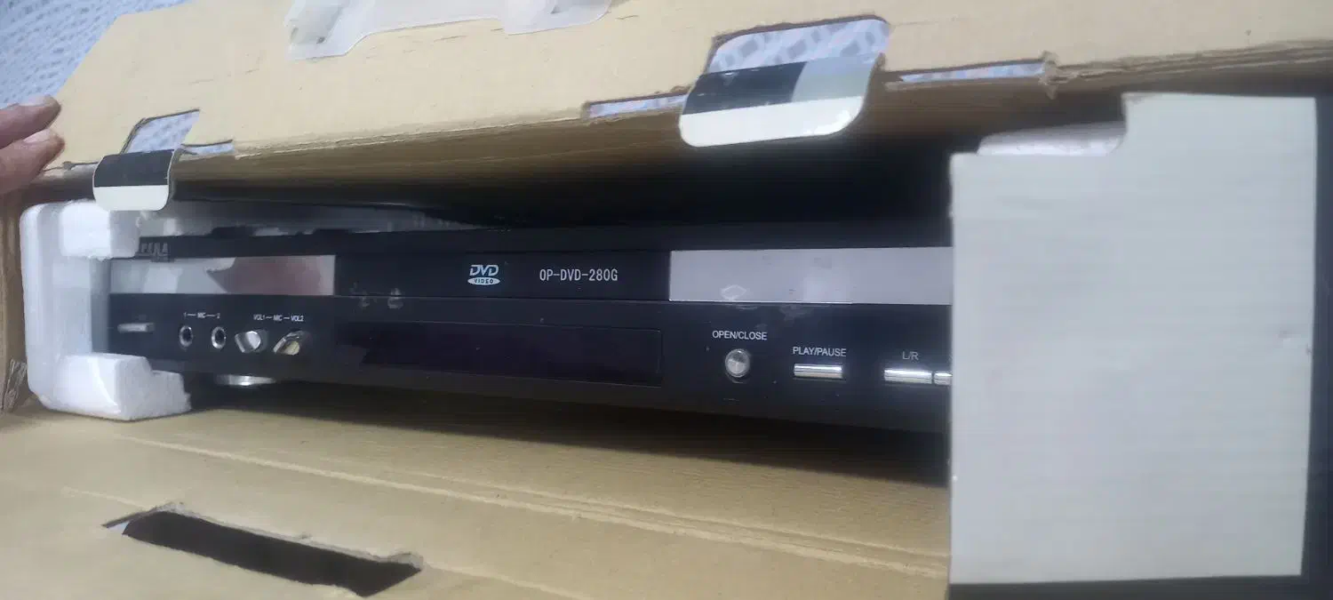 یک عدد قفس اهنی و دی وی دی نو|لوازم جانبی حیوانات|بروجرد, |دیوار