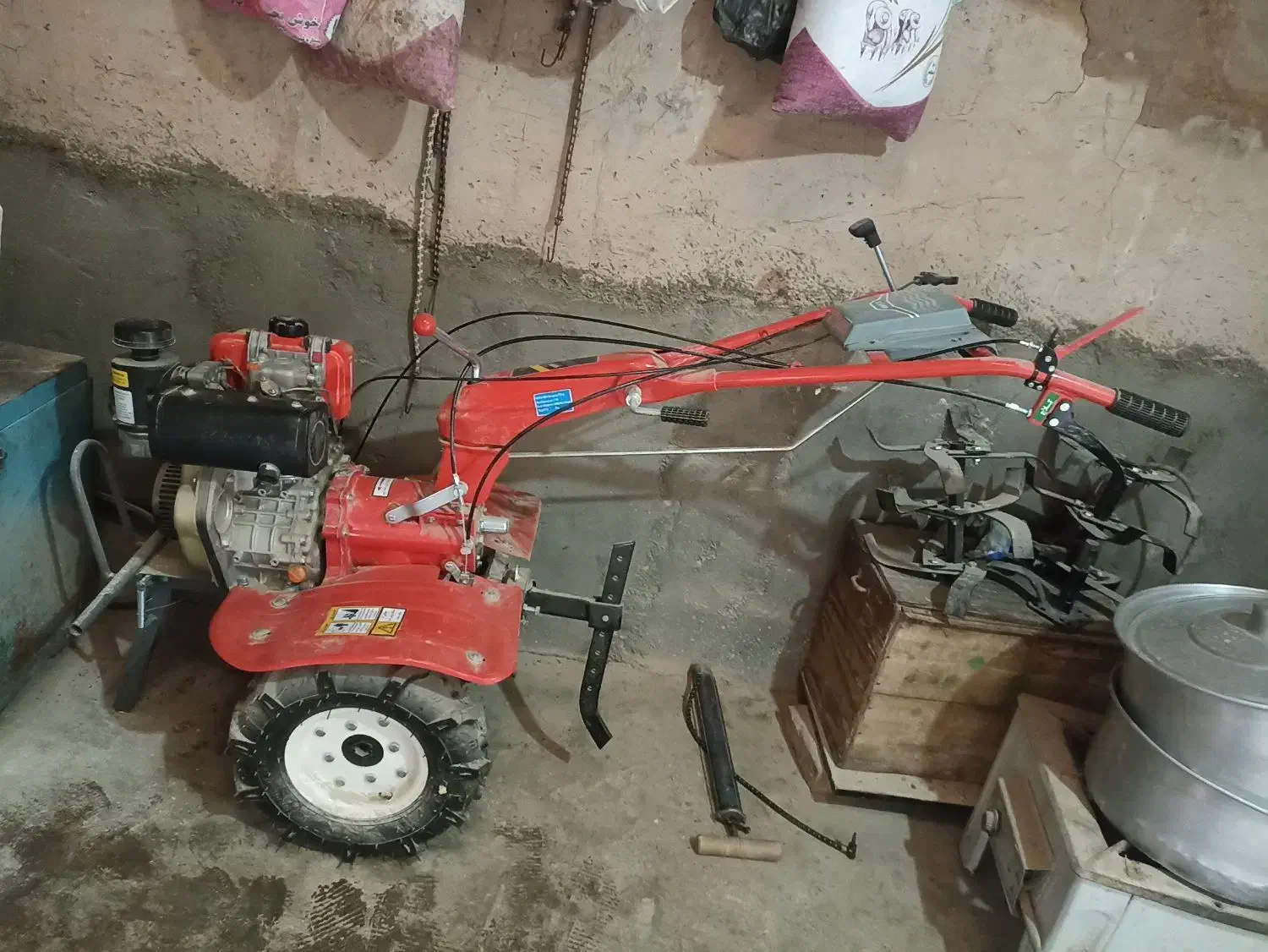 تیلر|ابزارآلات|میان جلگه, |دیوار