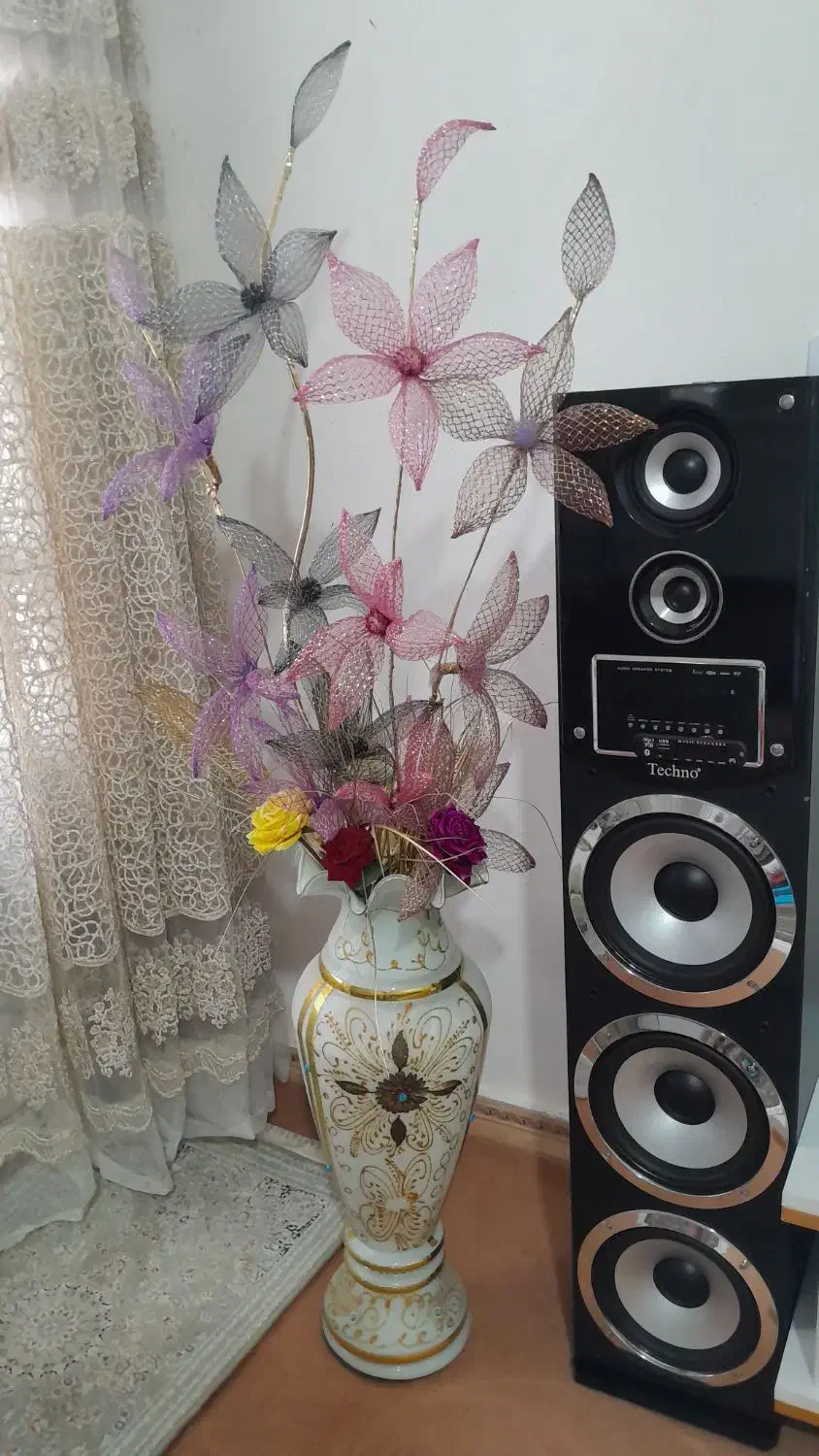 گل به همراه گلدان|گل مصنوعی|تاکستان, |دیوار