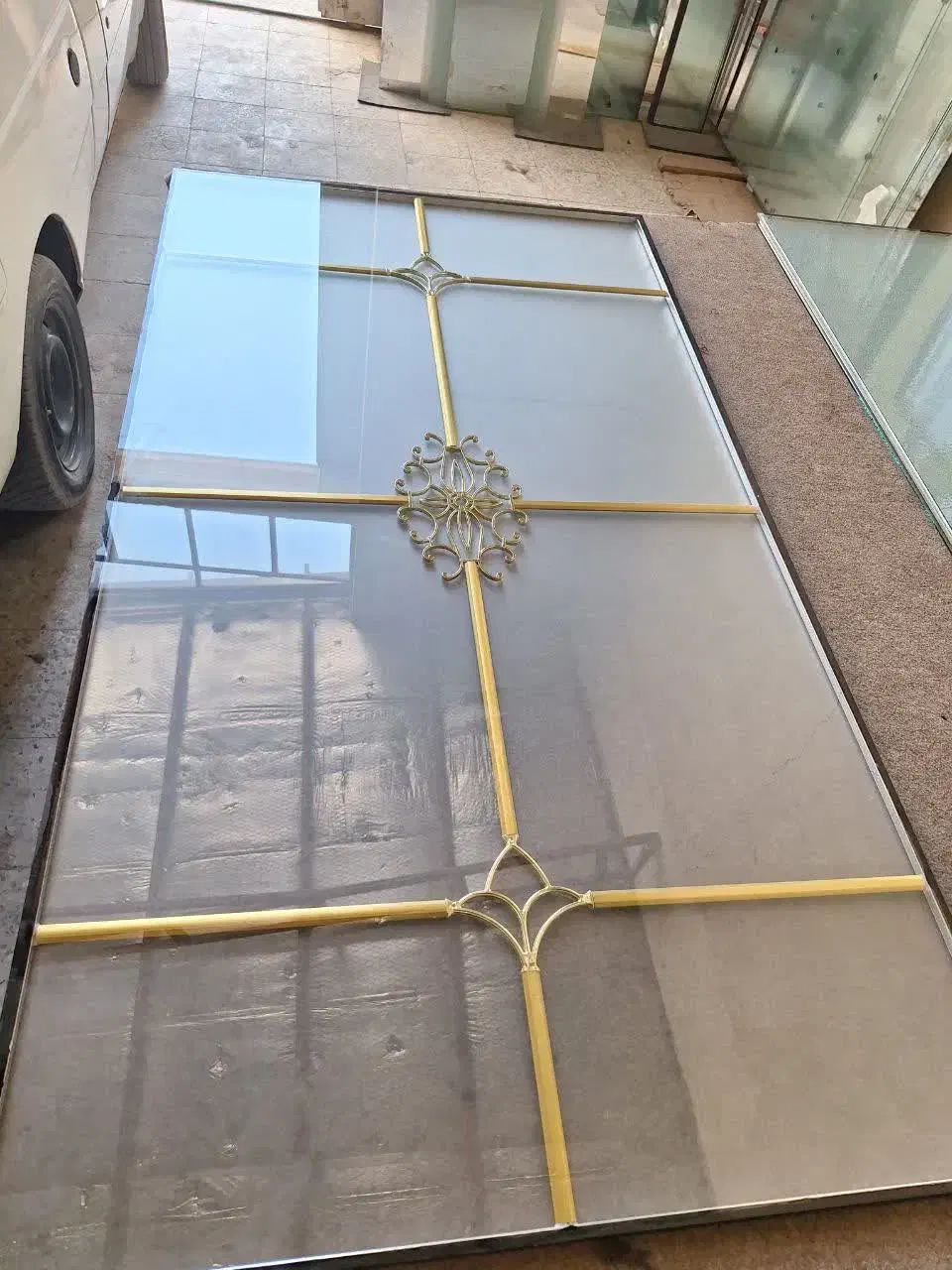 تولید و نصب انواع شیشه|خدمات پیشه و مهارت|یزد, |دیوار