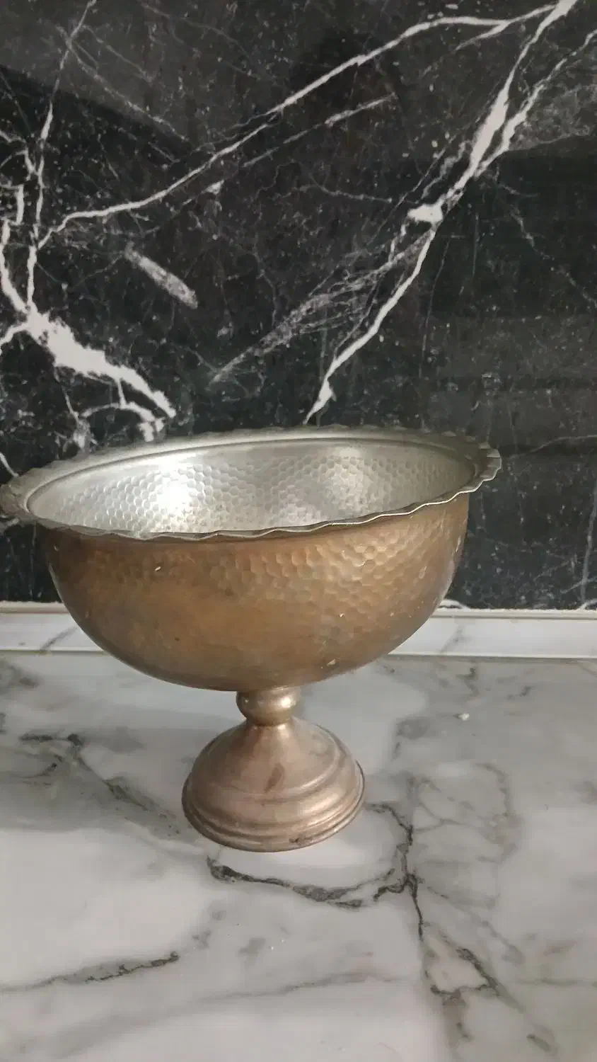 ظروف مسی|کلکسیون اشیاء عتیقه|نیشابور, گنبد سبز|دیوار