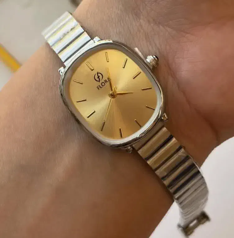 ساعت مچی|ساعت|قم, زاویه|دیوار