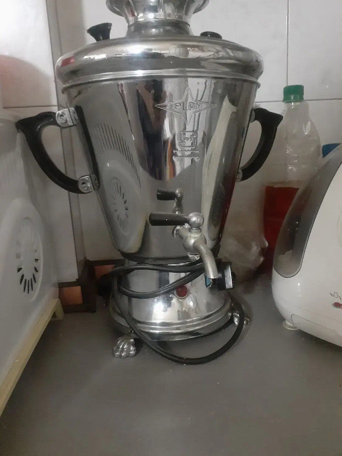 سماور  و تلویزیون ۲۱ اینچ و فرش دستباف و بوفه|تلویزیون و پروژکتور|تهران, تهرانپارس شرقی|دیوار