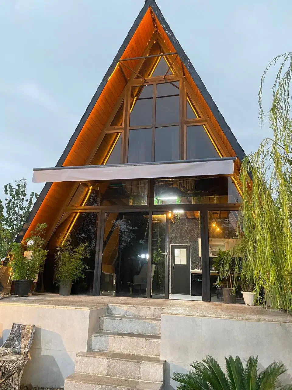 کلبه سوئیسی رشت در مکانی امن|اجارهٔ کوتاه‌مدت ویلا و باغ|رشت, حومه رشت|دیوار