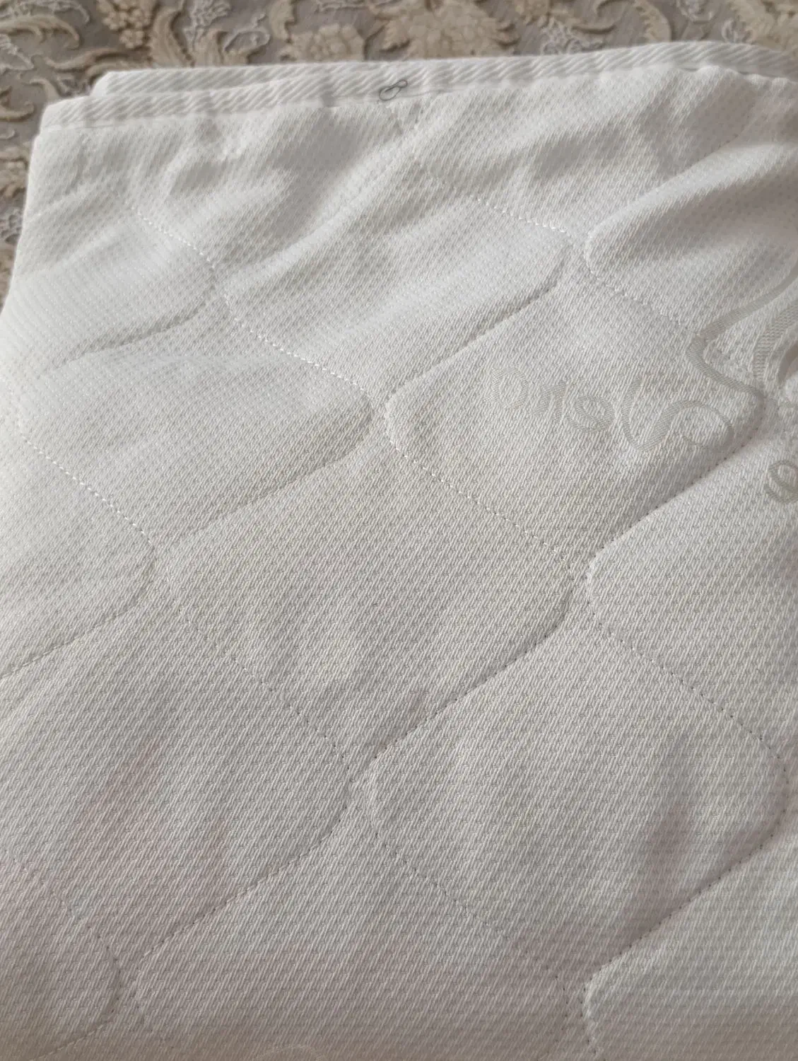 محافظ تشک تخت|تشک تختخواب|شاهین‌شهر, گرگاب|دیوار