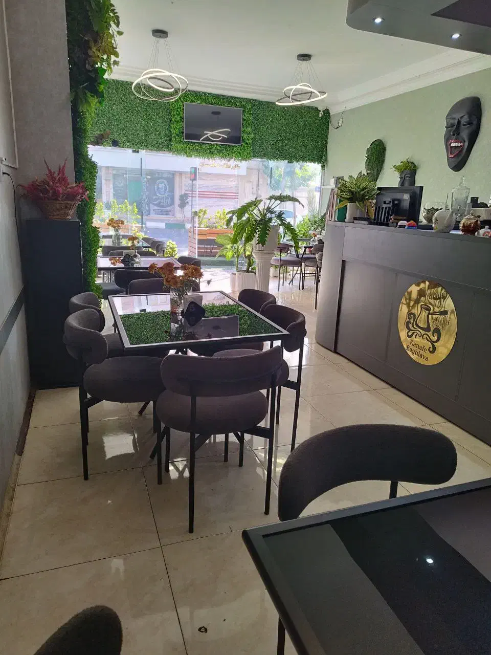 پرسنل خانم جهت کار در کافه|استخدام خدمات فروشگاه و رستوران|هشتگرد, شهرک بعثت|دیوار