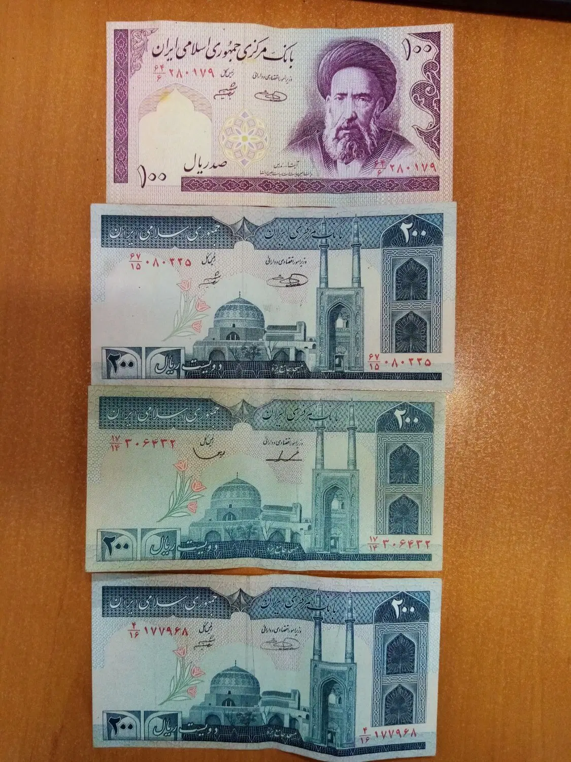 فروش 4 قطعه اسکناس 100 و 200 ریالی|کلکسیون سکه، تمبر، اسکناس|تهران, تهرانپارس جنوبی|دیوار
