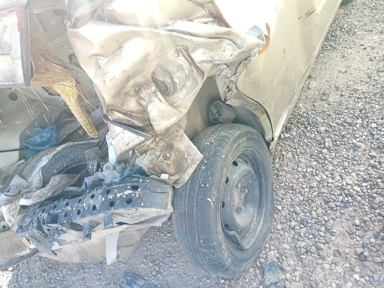 سمند بژ مدل ۸۳ تصادفی|خودرو سواری و وانت|جلفا, |دیوار