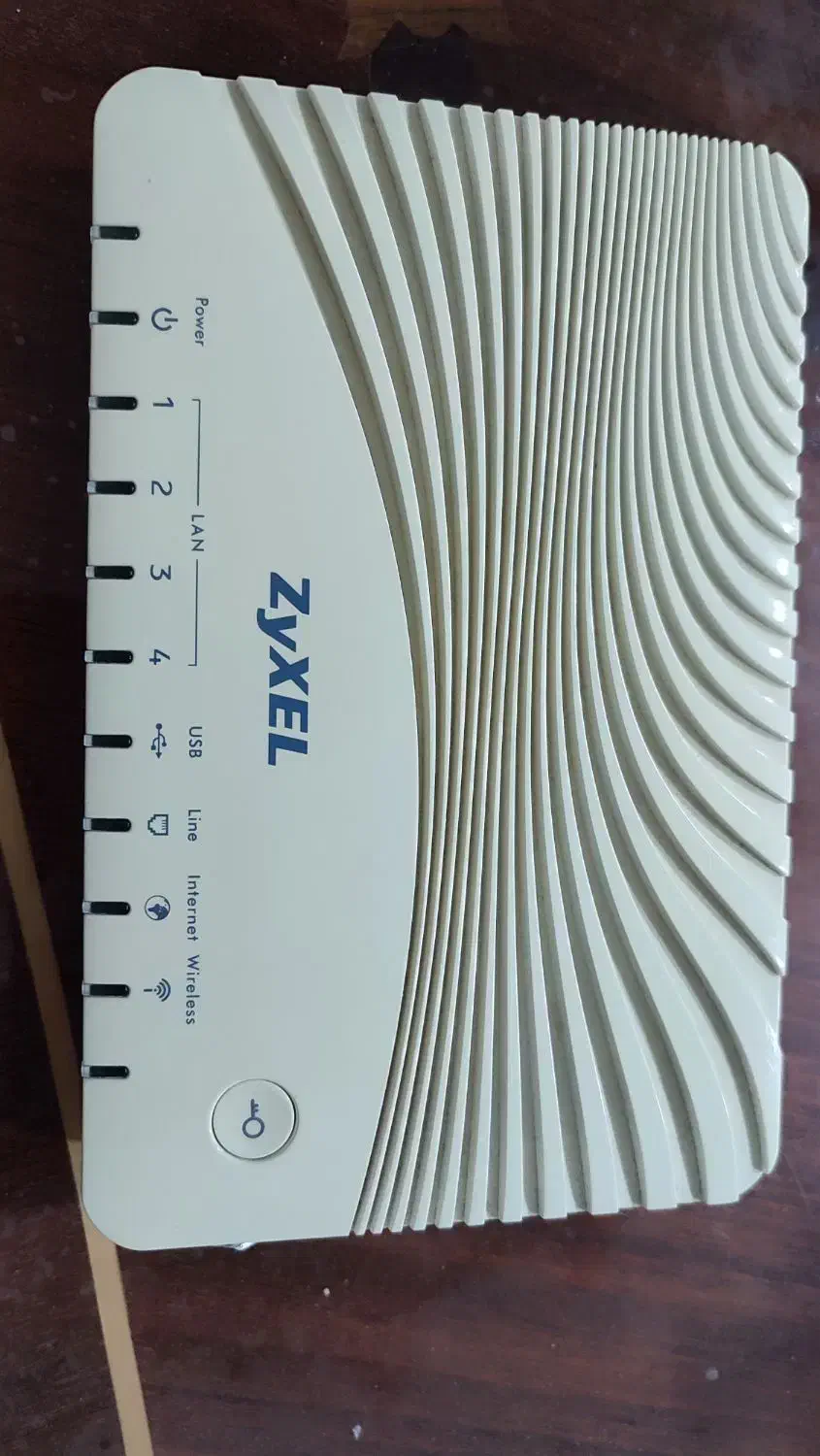 ۲ عدد مودم روتر adsl2+  dlink و Zyxel|مودم و تجهیزات شبکه|مرودشت, بیست متری بیمارستان|دیوار