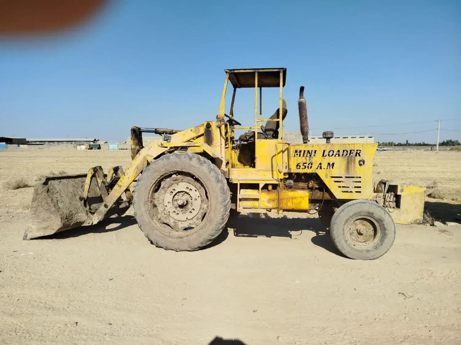 تراکتور|خودرو سنگین|قم, منبع آب|دیوار