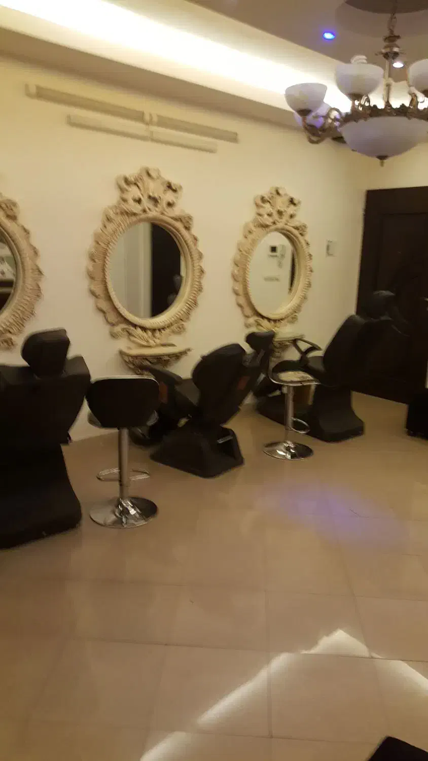 فروش صندلی میکاپ و سرشور|آرایشگاه و سالن‌های زیبایی|قزوین, |دیوار