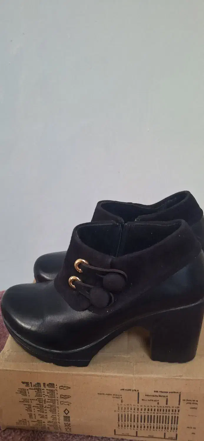 کفش|کیف، کفش، کمربند|بروجرد, |دیوار