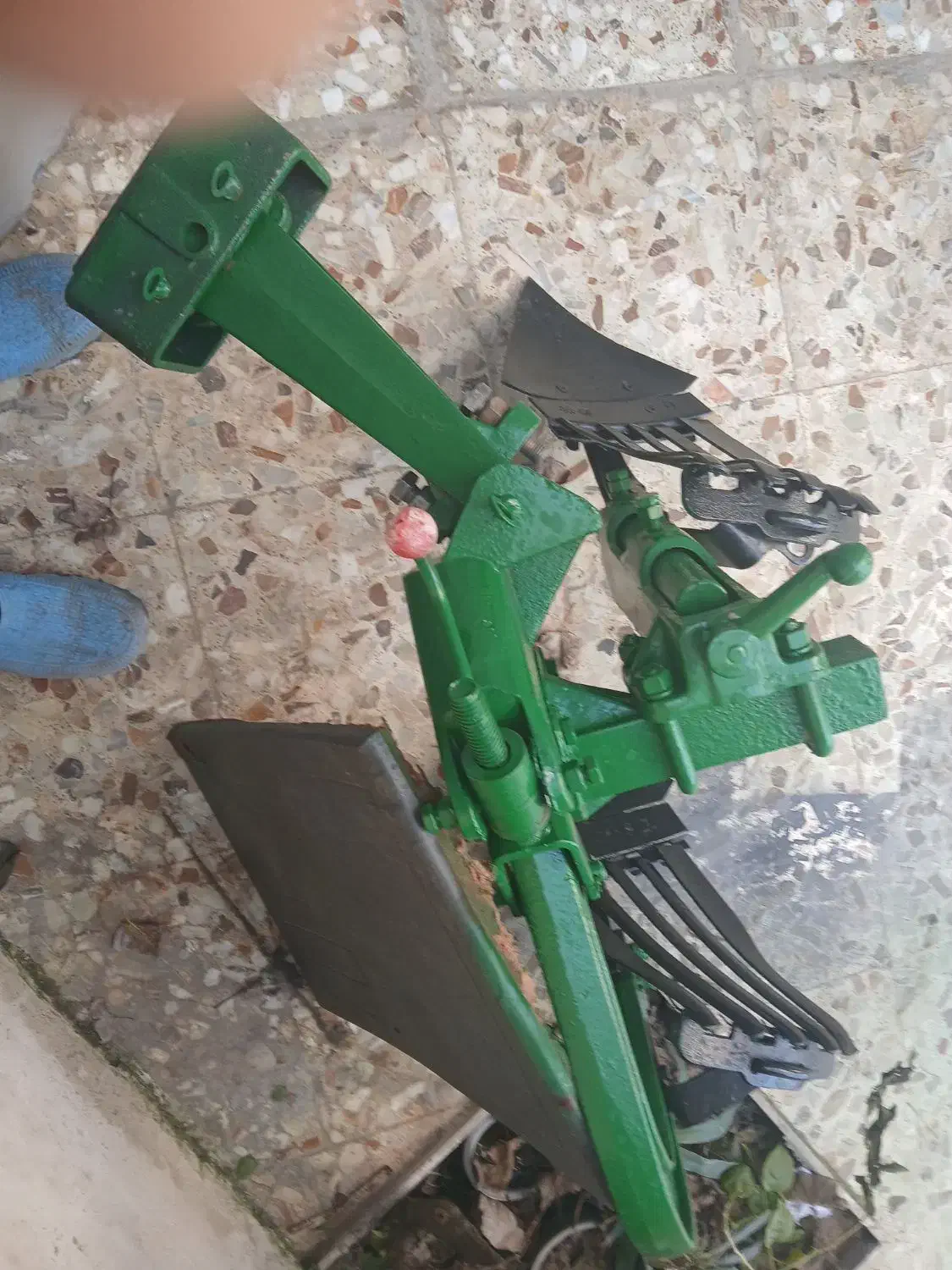 گاو اهن دو خیش دارای قابلیت تنظیم ارتفاع وعرضی|ماشینآلات صنعتی|زرگرشهر, |دیوار