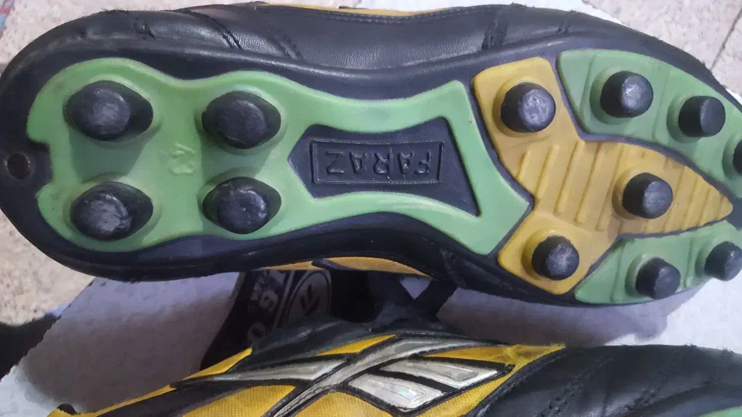 کتونی فوتبال اصل اصل پیچی با آچار|کیف، کفش، کمربند|نسیمشهر, |دیوار