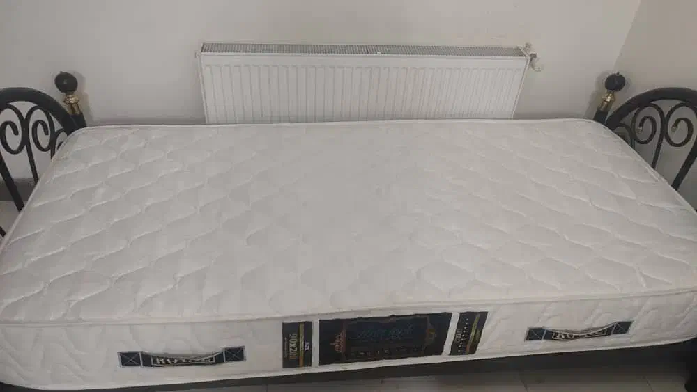 تخت و تشک کاملا سالم|تخت و سرویس خواب|پرند, فاز ۳|دیوار