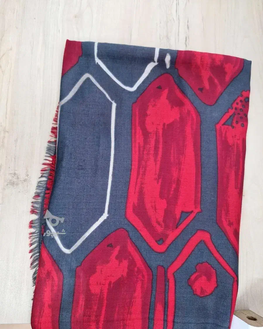 تعدادی شال زنانه|لباس|آمل, |دیوار