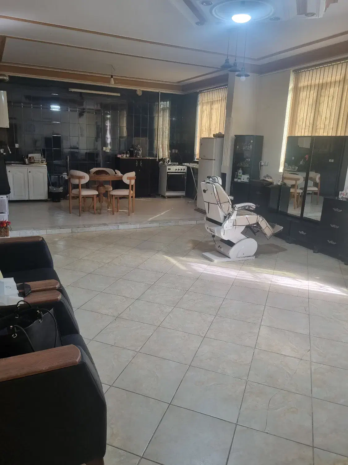 واحد خیابان شهدا جهت دفتر وکالت آرایشگاه مطب پزشکی|اجارهٔ دفتر کار، اتاق اداری، مطب|بروجرد, |دیوار