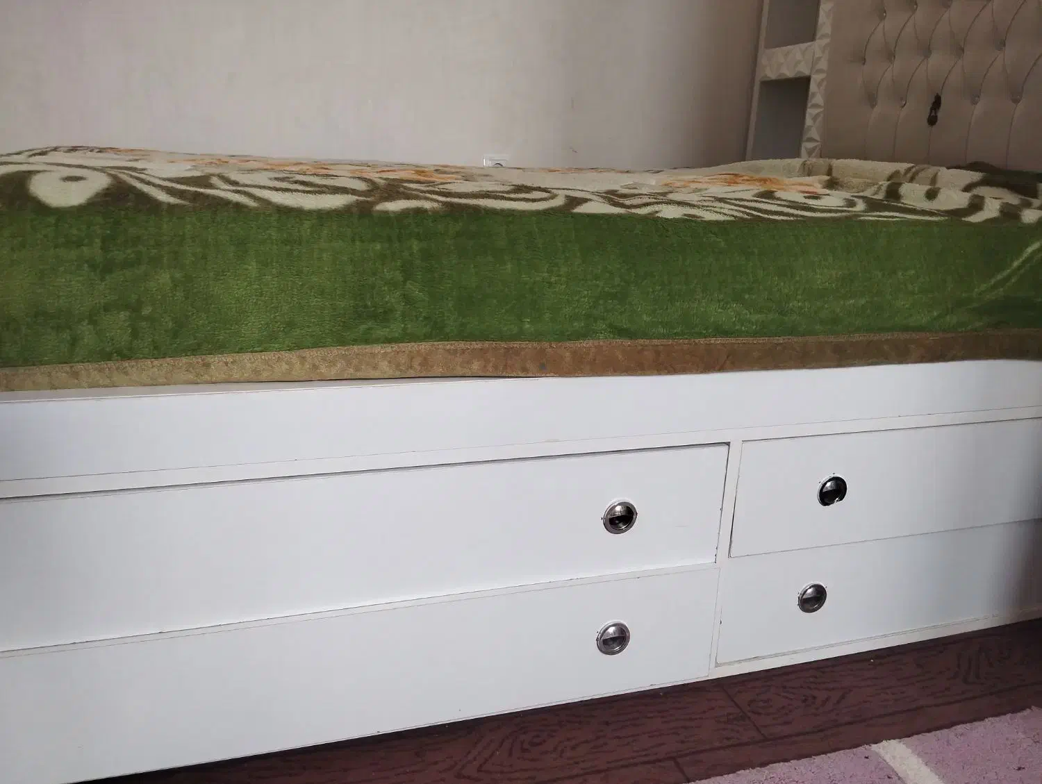 تخت خواب دو نفره زیره هشت کشویی همراه با تشک|تخت و سرویس خواب|اردبیل, |دیوار