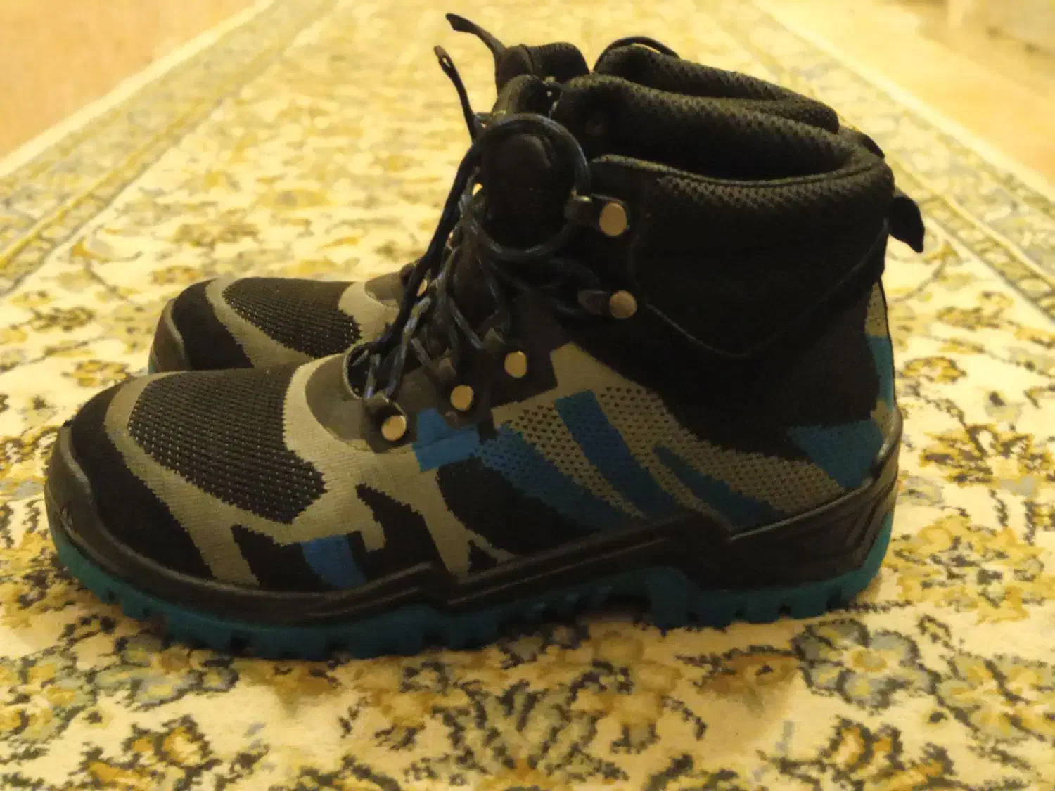 کتونی|کیف، کفش، کمربند|فشاپویه, |دیوار