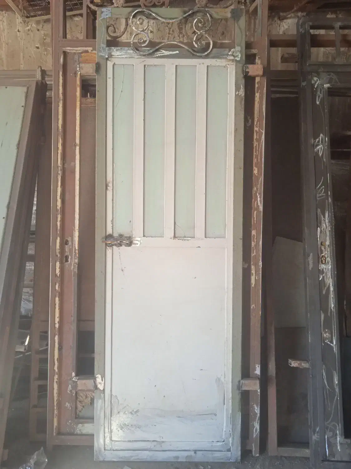 درب حیاط 3لنگه و درب انبار و پنجره|مصالح و تجهیزات ساختمان|آبادان, |دیوار