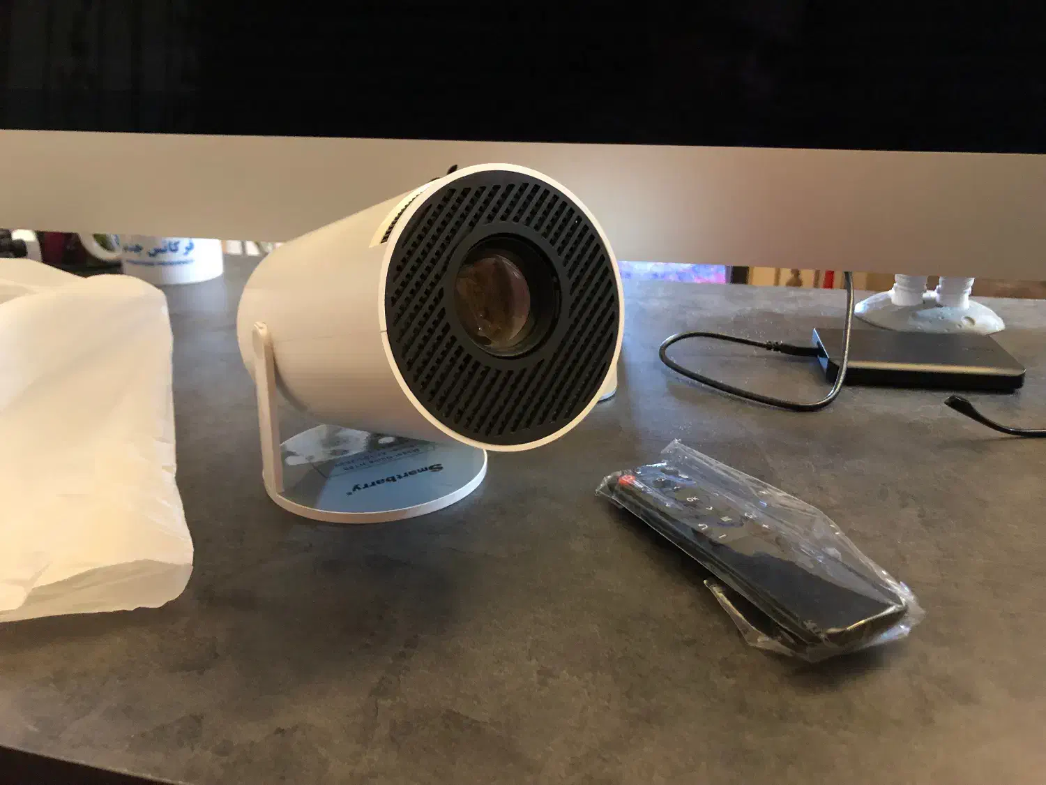 ویدئو پرژکتور اندروید همراه با کیف و پرده سینمایی|تلویزیون و پروژکتور|مشهد, رستگار|دیوار