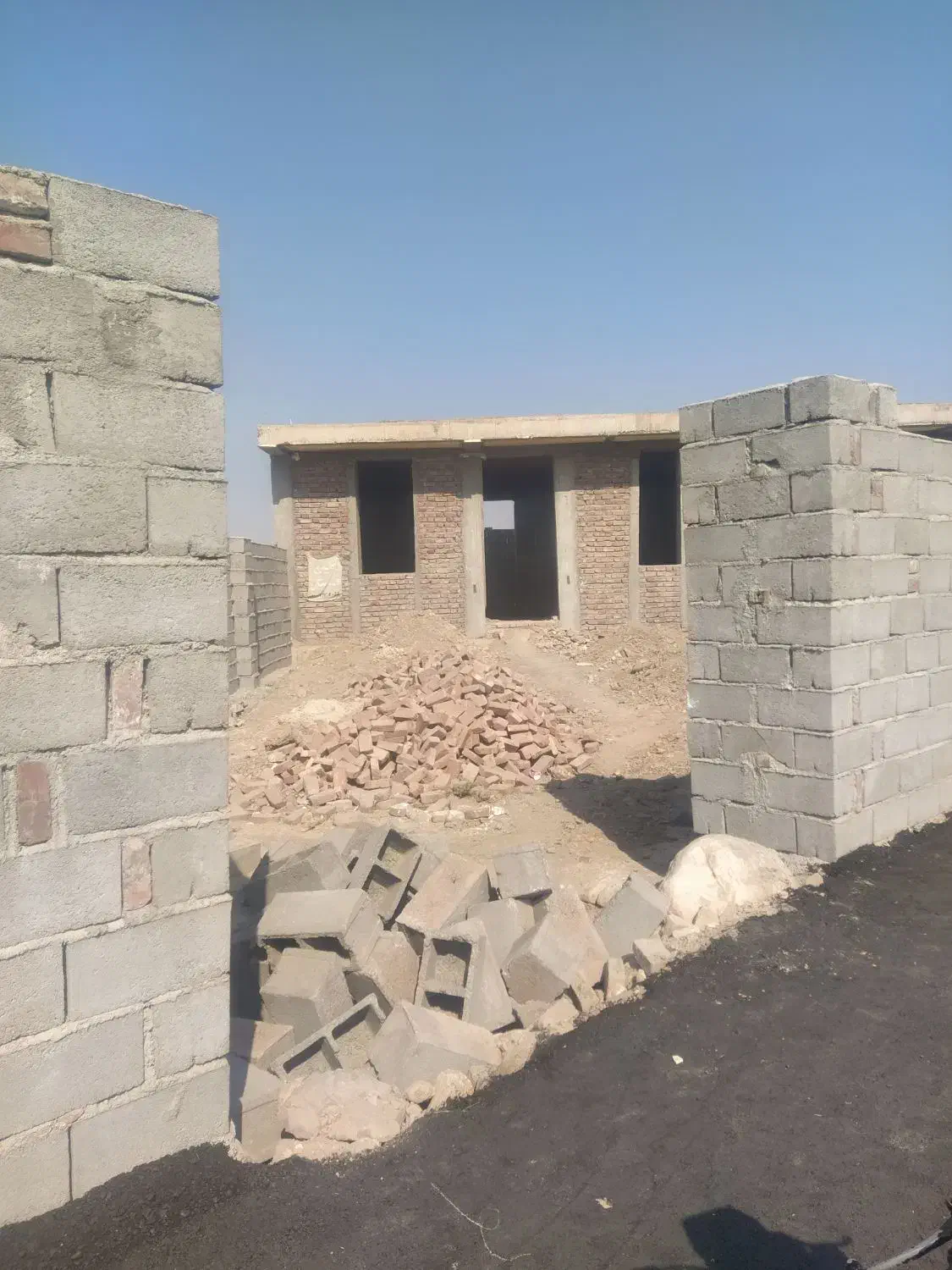 فروش خانه نیم ساز در شهرستان راور روستای تقی اباد|فروش خانه و ویلا|راور, |دیوار